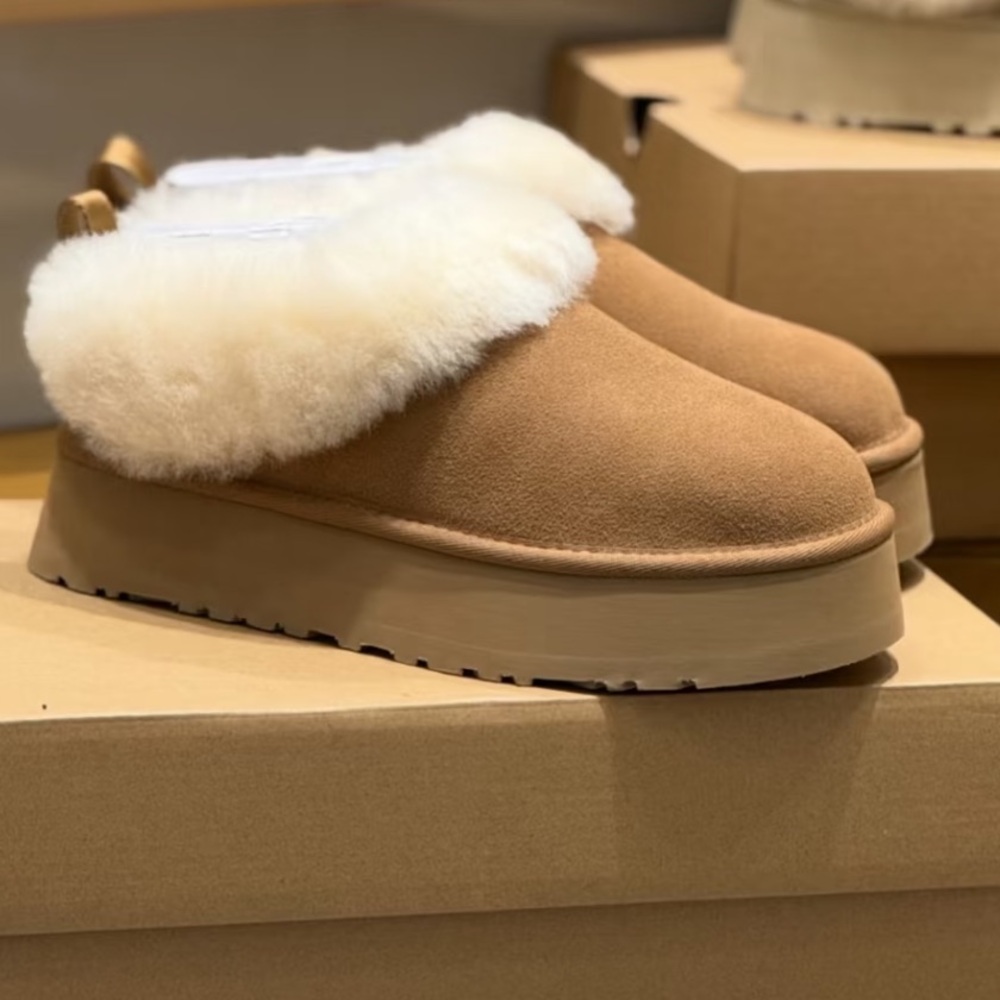 UGG Women's Tazzelle platform slippers size 6